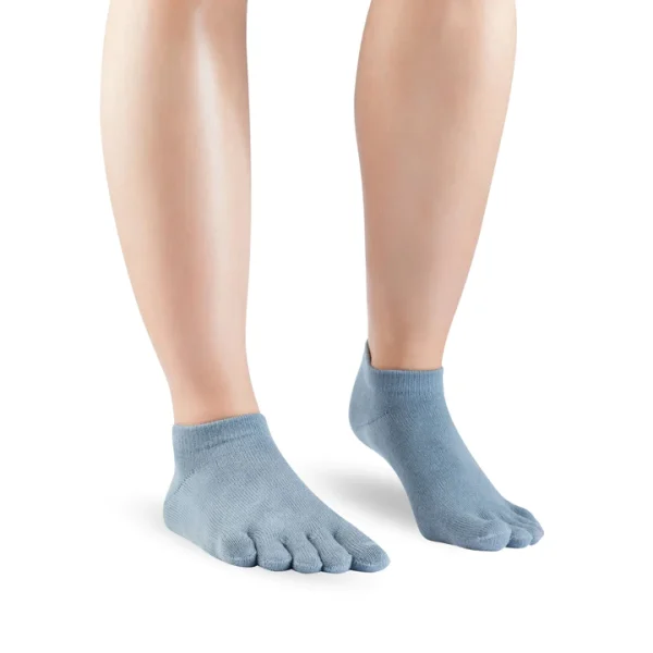 Knitido Essentials Sneaker Gris Azulado calcetines de dedos