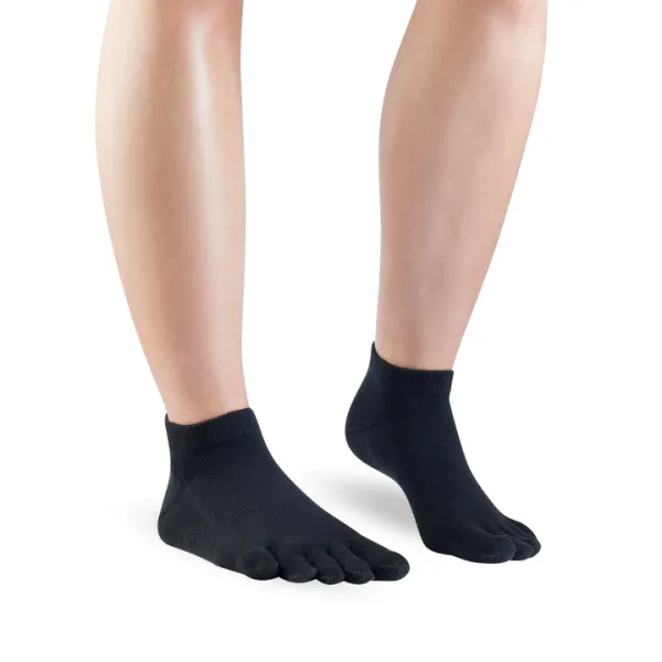 Knitido Essentials Sneaker Black calcetines de dedos